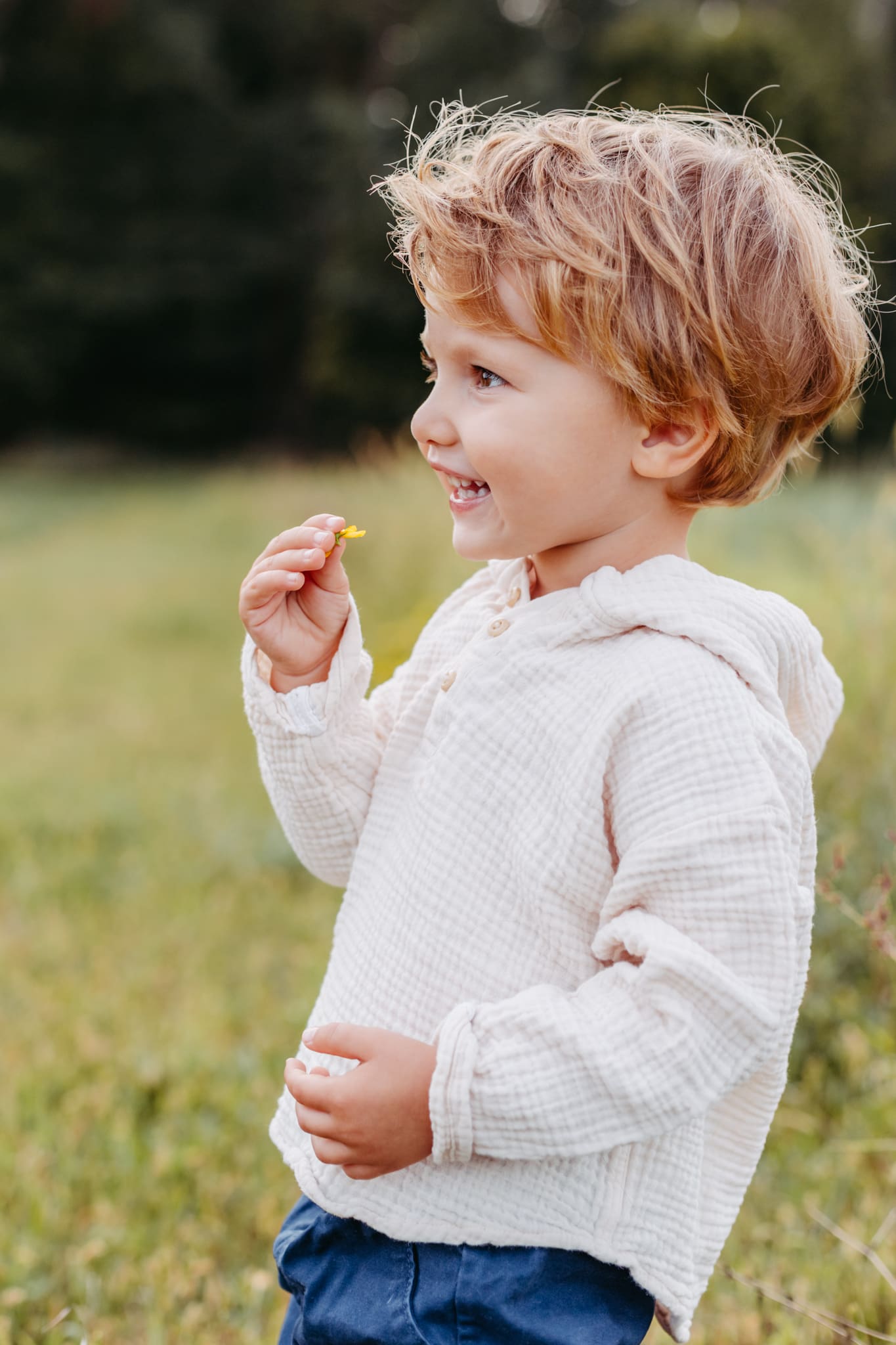 přirozené focení dítěte v zlaté hodince